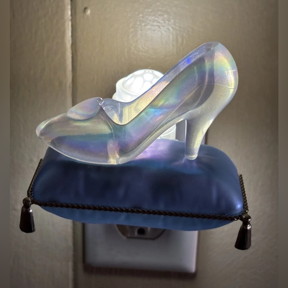 Bath and Body Cinderella Adjustable Wallflowers Scent Control Nightlight👸